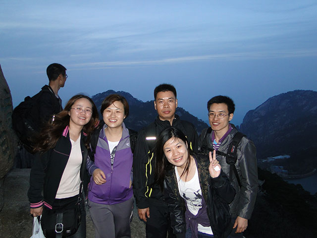 2011。04。30黃山之旅（黃山之上，夜色撩人，人更美?。￢.jpg